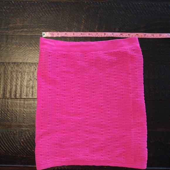 Mini skirt medium/Large very stretchy - Picture 2 of 4